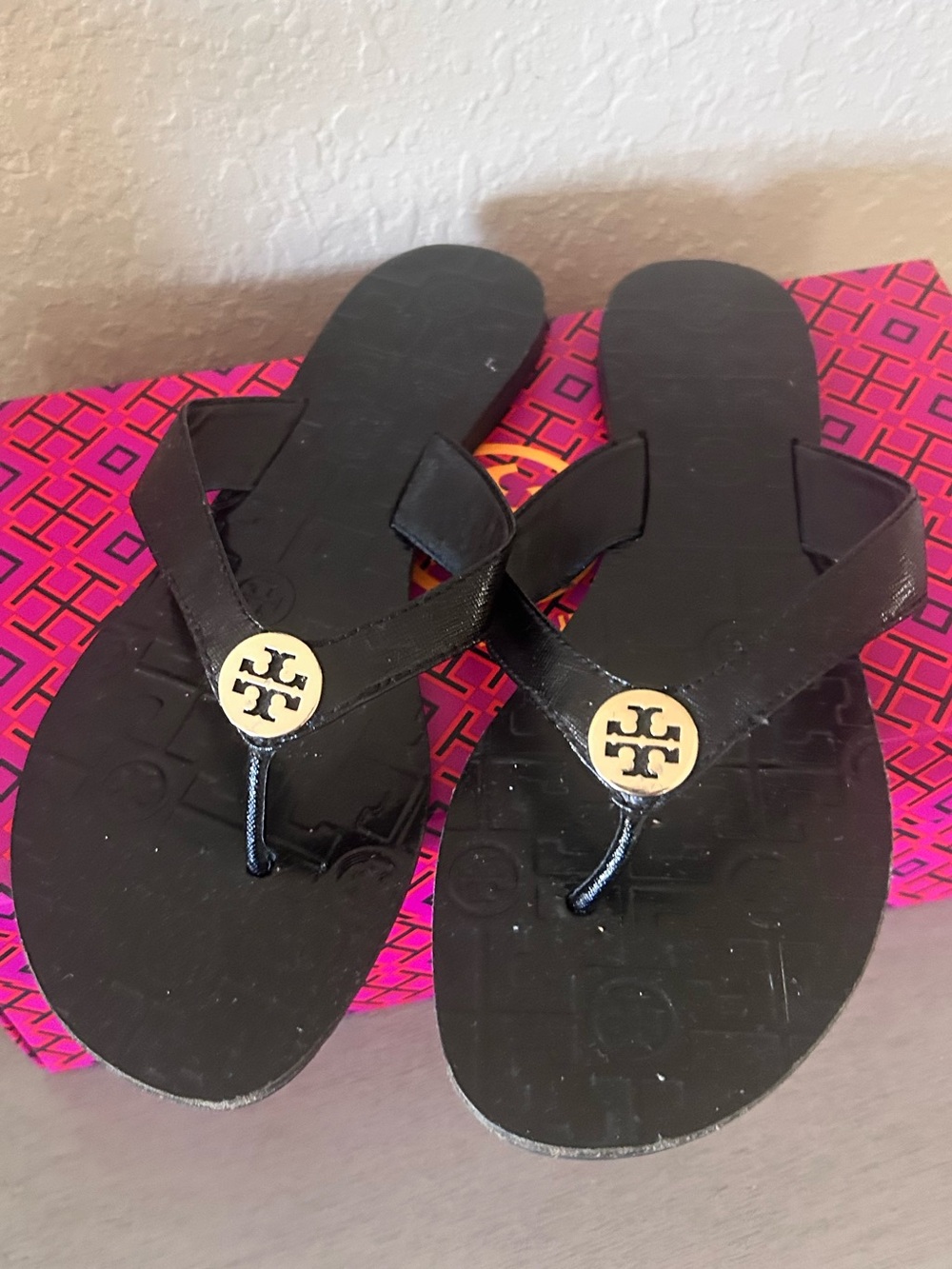 Tory Burch Black Leather “Thora” Thong Sandals with Gold Logo size 10